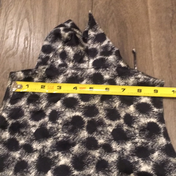 Hugo Boss Silk Black White Sleeveless Shirt - Picture 7 of 8